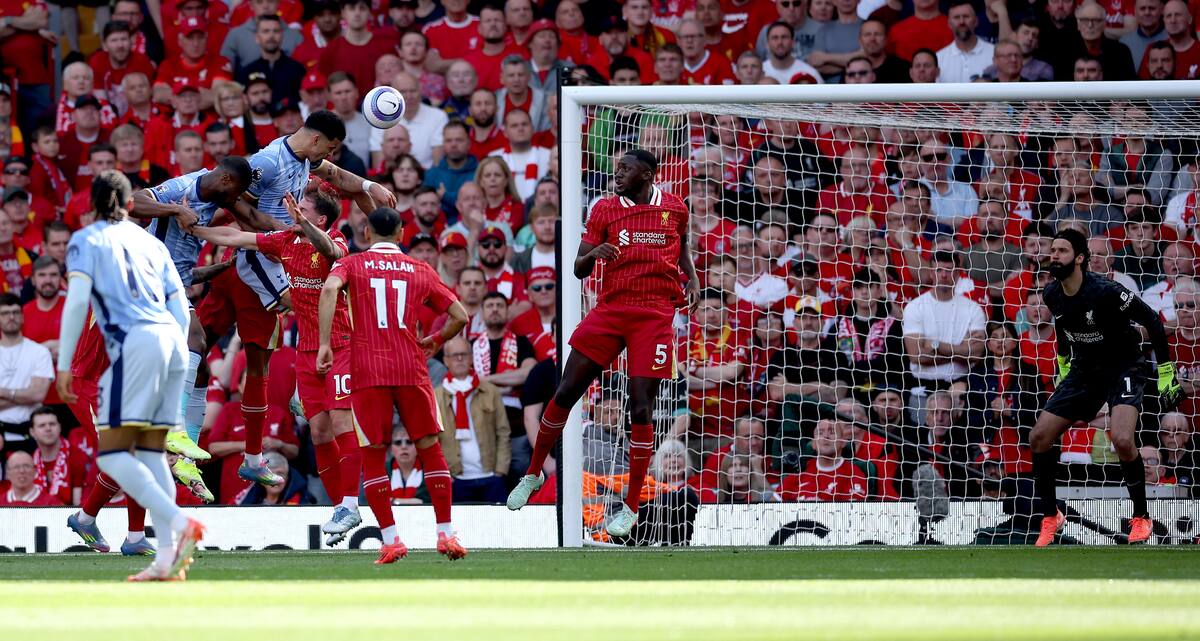 Dominic Solanke puso en ventaja al Tottenham Hotspur en el partido contra Liverpool. //EFE