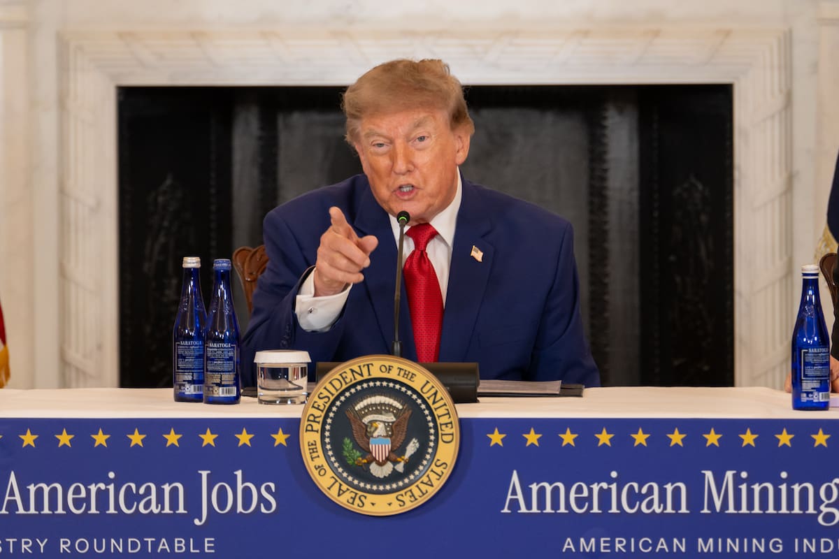 Donald Trump ordena explorar vías comerciales para enviar humanos a Marte
