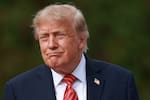 Donald Trump se queda sin cámaras: grandes cadenas le dan la espalda tras veto a medios