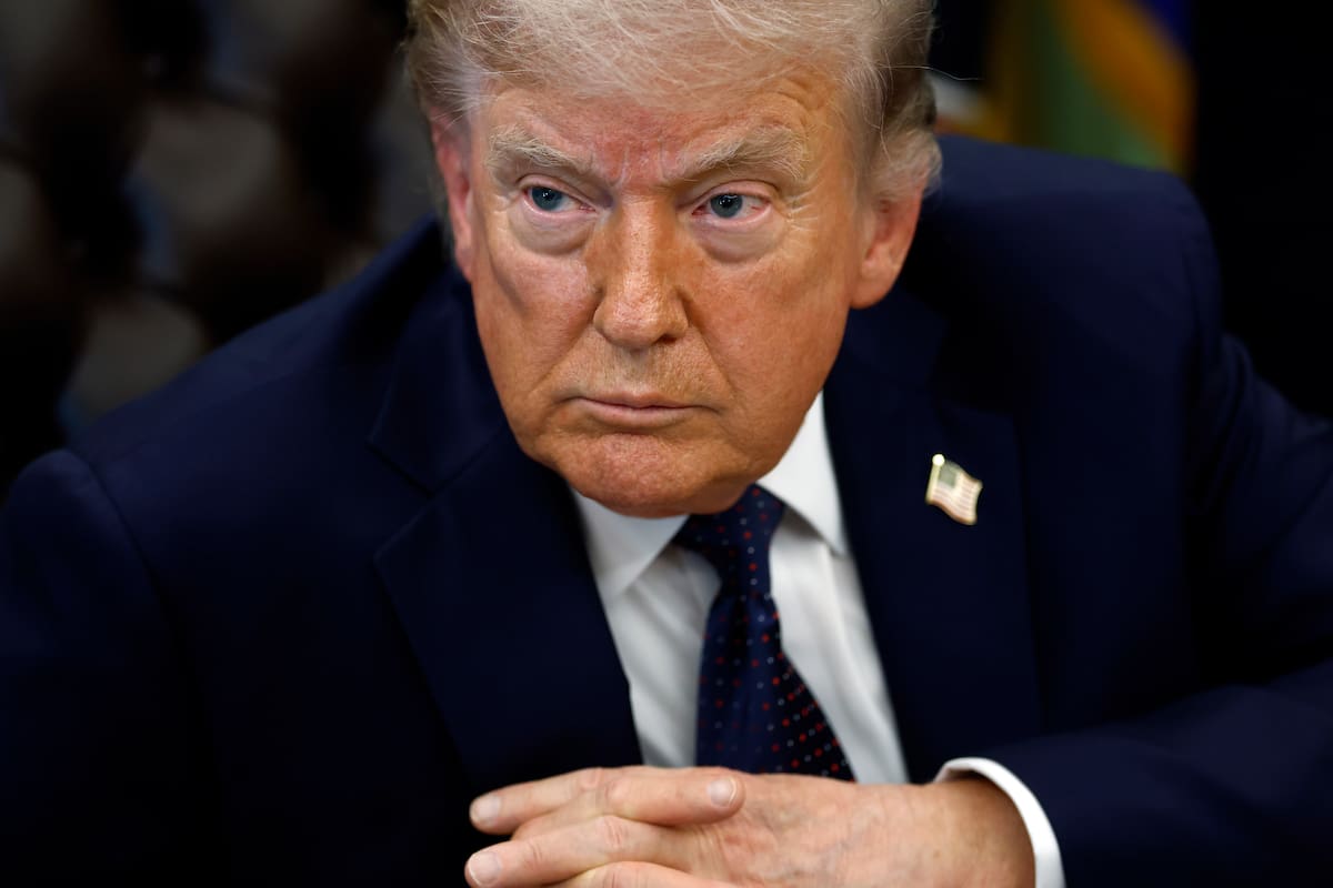 Donald Trump asegura que Irán está en “colapso” y que pidieron reabrir Ormuz