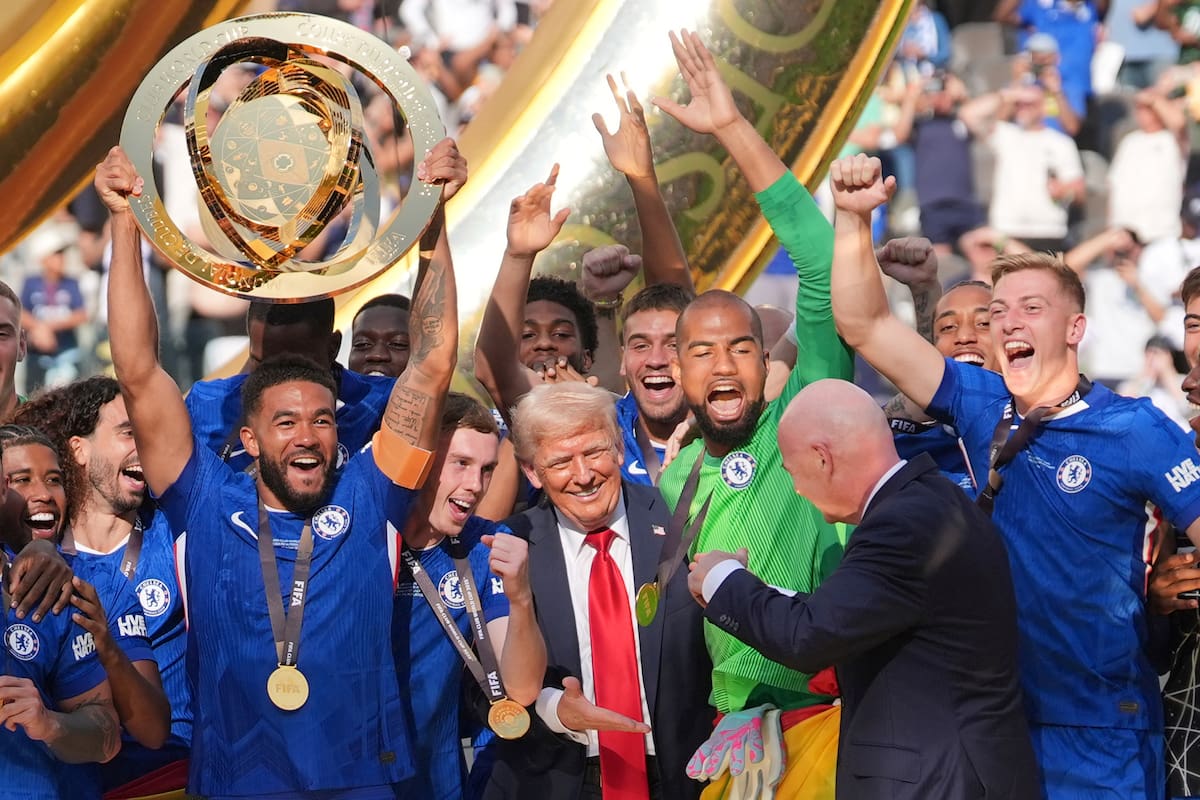 Video: momento en que Donald Trump rompió el protocolo en el Mundial de Clubes