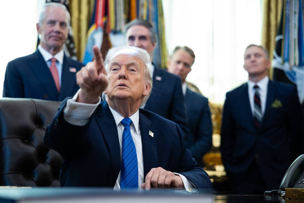 Donald Trump anuncia aranceles del 25% a países que compren bienes de Irán