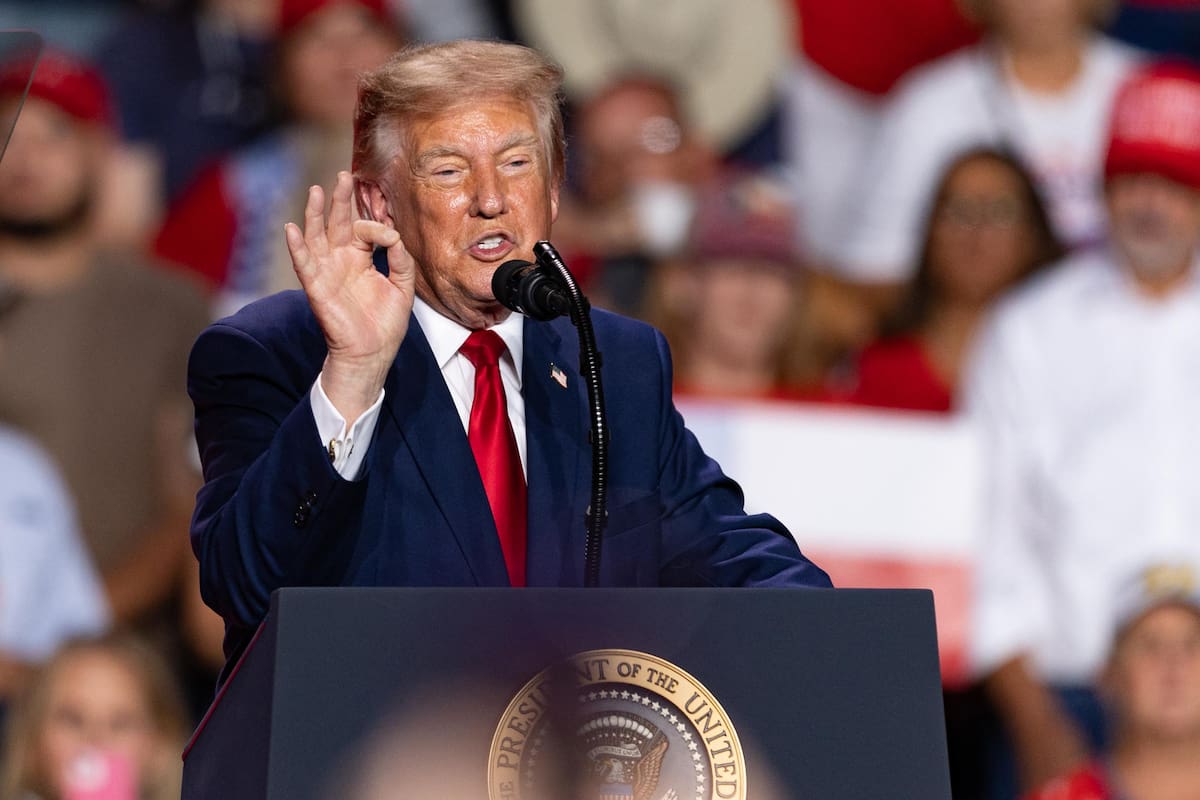 Donald Trump arremete y llama “incompetente” a Barack Obama