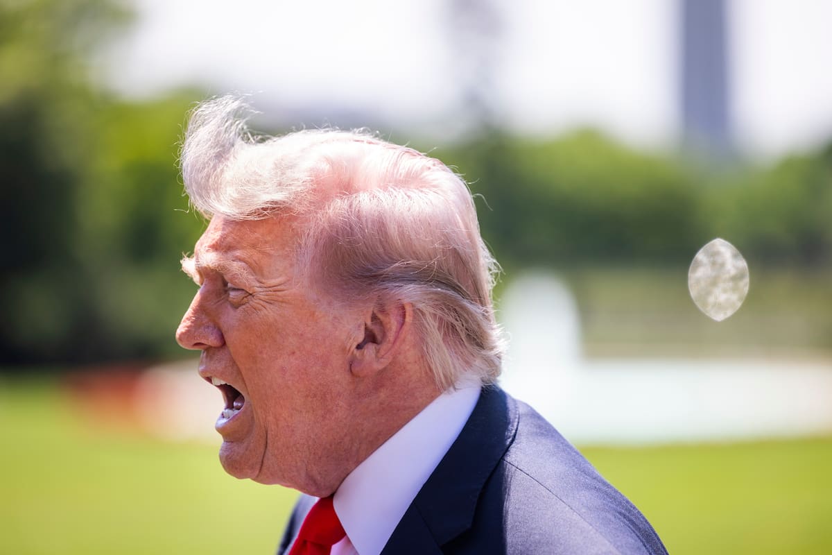 Donald Trump critica al papa por Irán y llama “inútil” al alcalde de Chicago