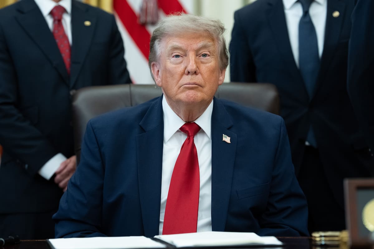 Donald Trump cambia su estrategia legal, pero mantiene la guerra arancelaria global