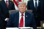 Donald Trump cambia su estrategia legal, pero mantiene la guerra arancelaria global