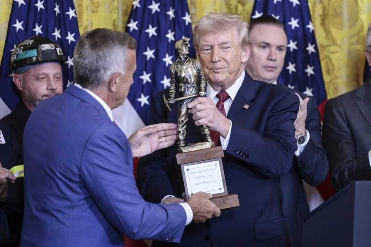 Industria del carbón se rinde ante Donald Trump y lo declara su “campeón indiscutible”