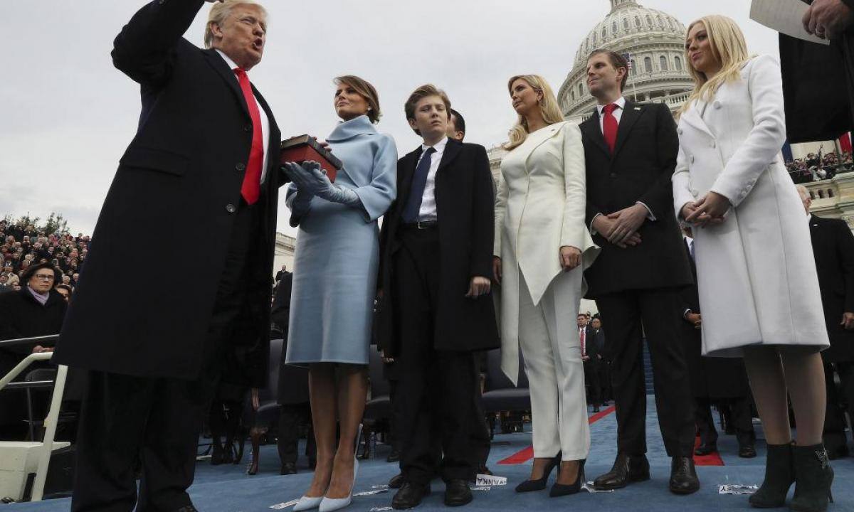 Donald Trump lleva su toma de posesión al interior del Capitolio por frío extremo 40 años después.