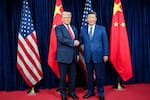 Donald Trump llegó a China para su cara a cara explosivo con Xi Jinping
