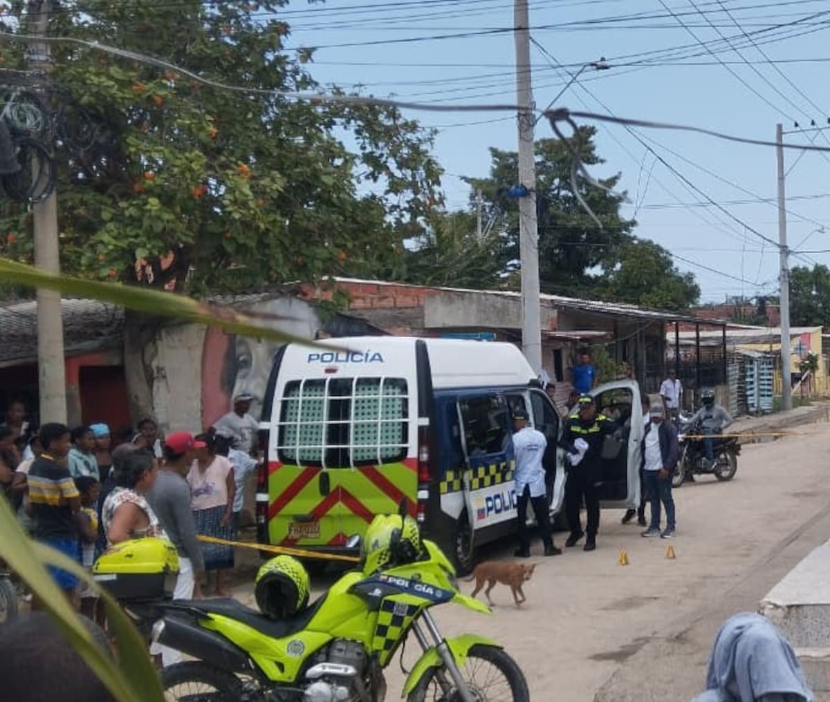 El procedimiento policial se registró en la invasión La Unión de Dios, en el barrio Nuevo Paraíso, y terminó con dos hombres abatidos, uno capturado y un policía herido. // FOTO: EL UNIVERSAL.
