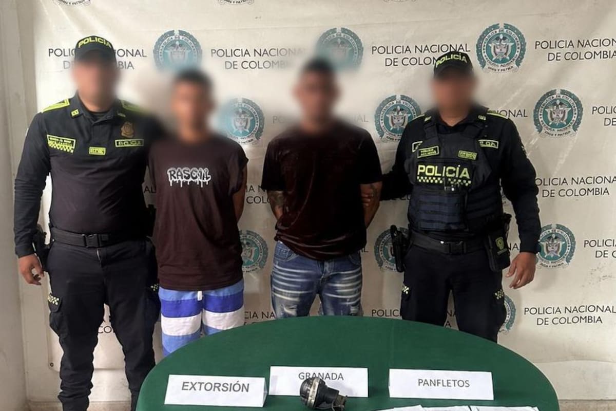 Dos hombres fueron sorprendidos con una granada y panfletos extorsivos