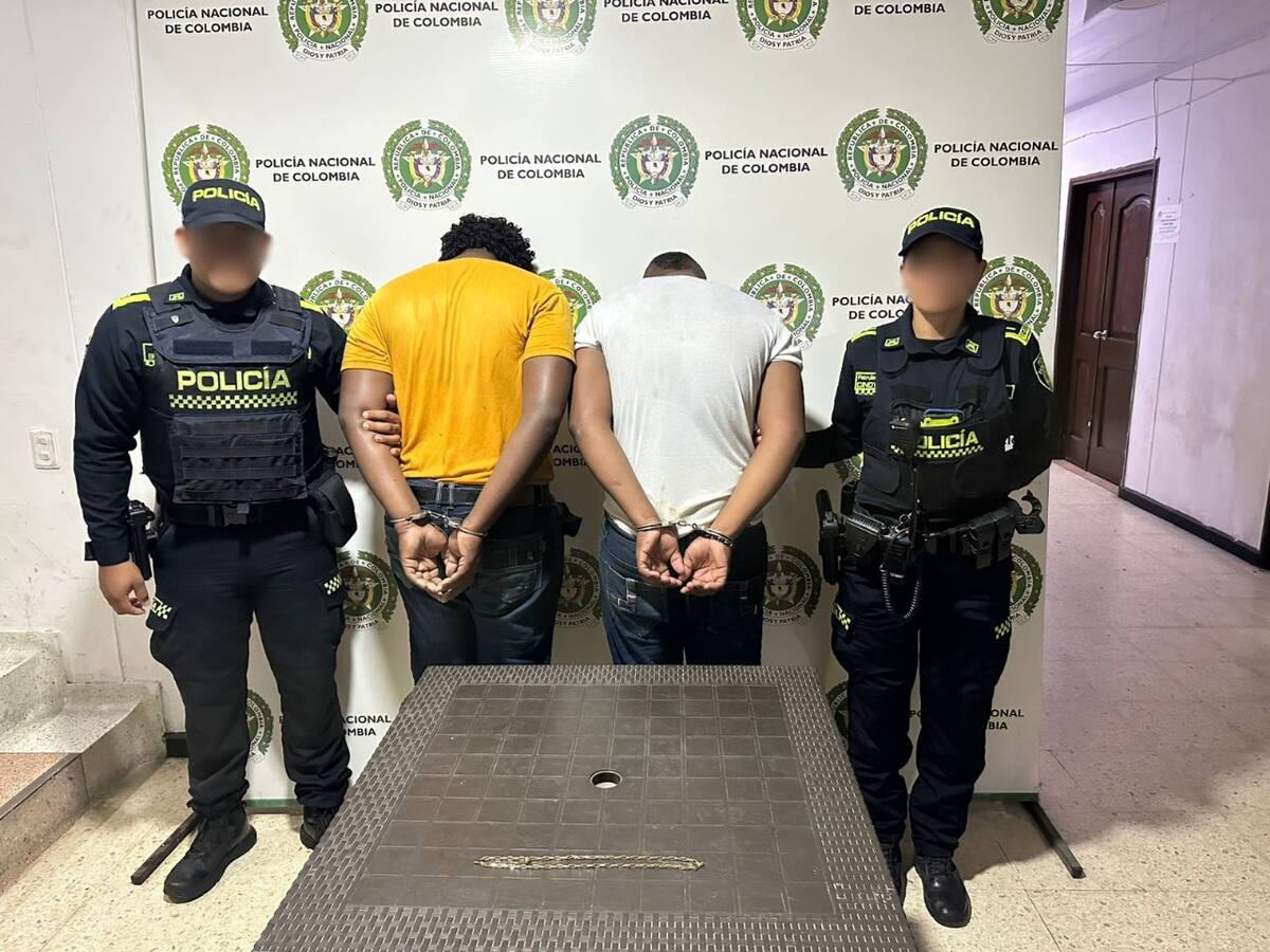 Dos capturados (entre ellos, un menor de 16 años) por robar una cadena de oro en Cartagena.