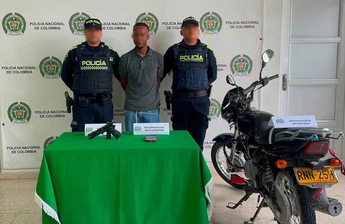 Los sujetos capturados por la Policía Metropolitana de Cartagena en operativos realizados en los barrios Amberes y El Prado. //FOTO: SUMINISTRADA POR POLICÍA NACIONAL.