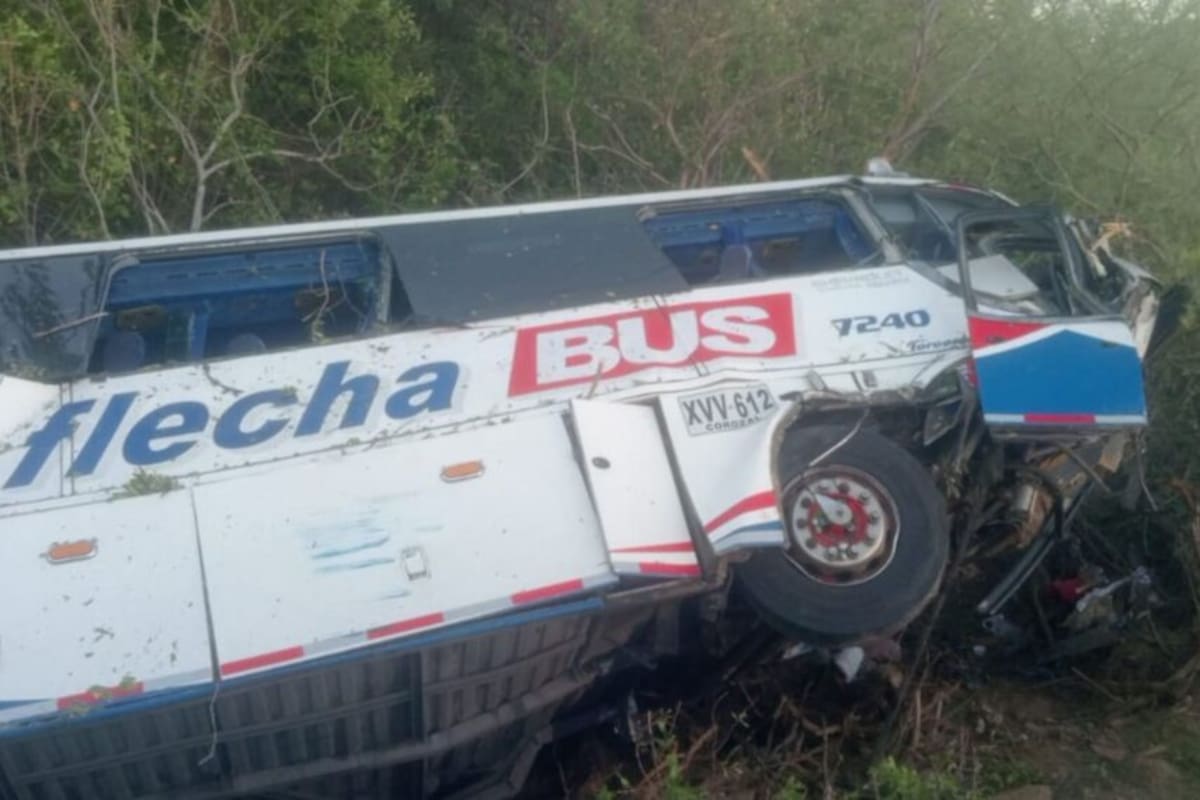 Dos muertos y 36 heridos dejó volcamiento de un bus de pasajeros
