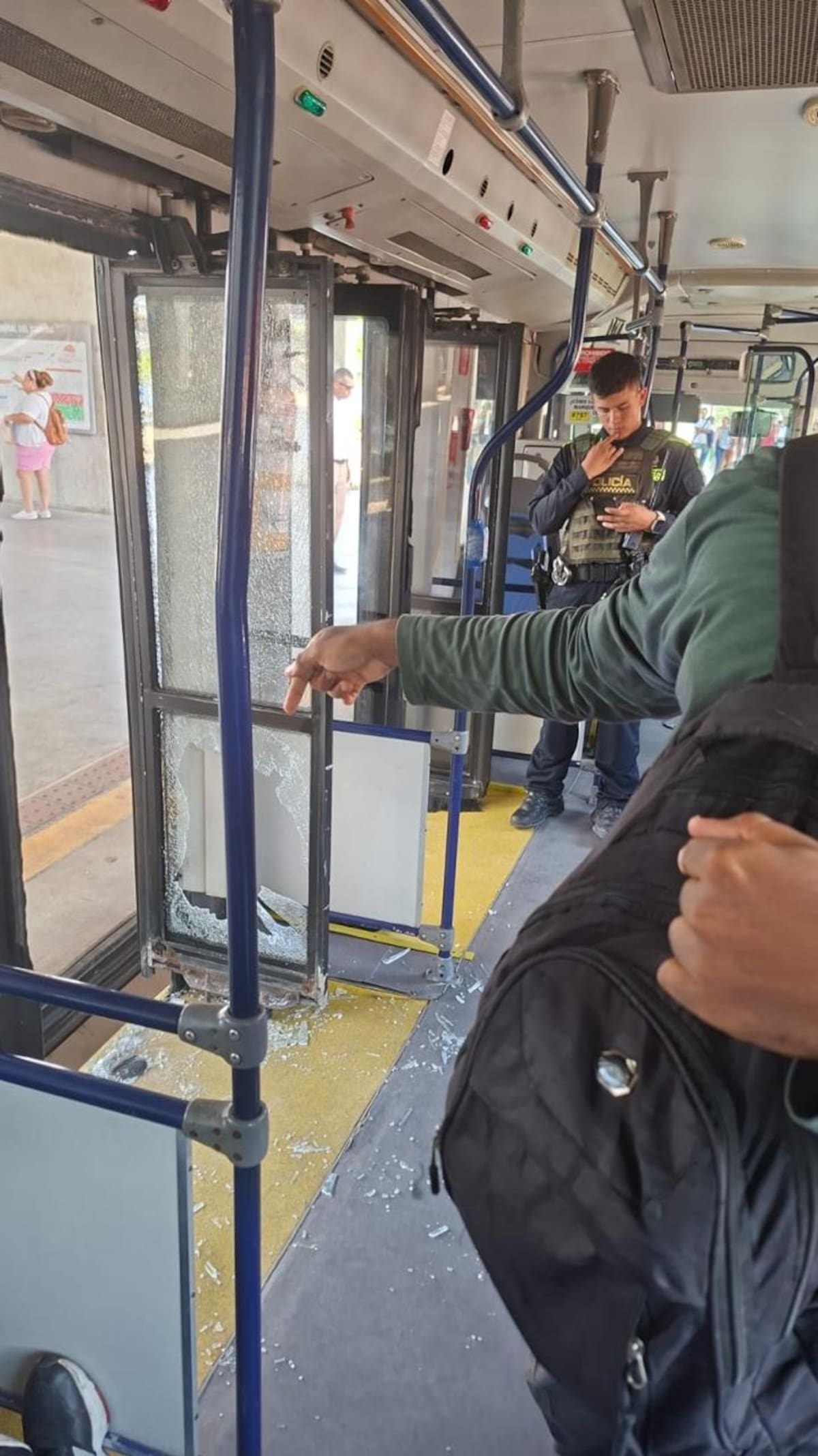 Dos hombres atacaron buses de Transcaribe en Cartagena. // Foto: cortesía - Alcaldía de Cartagena