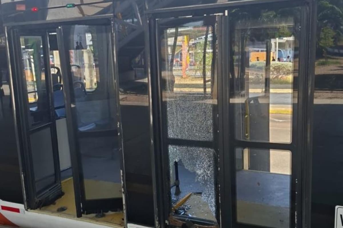 Hombres atacan dos buses de Transcaribe en Cartagena: fueron identificados