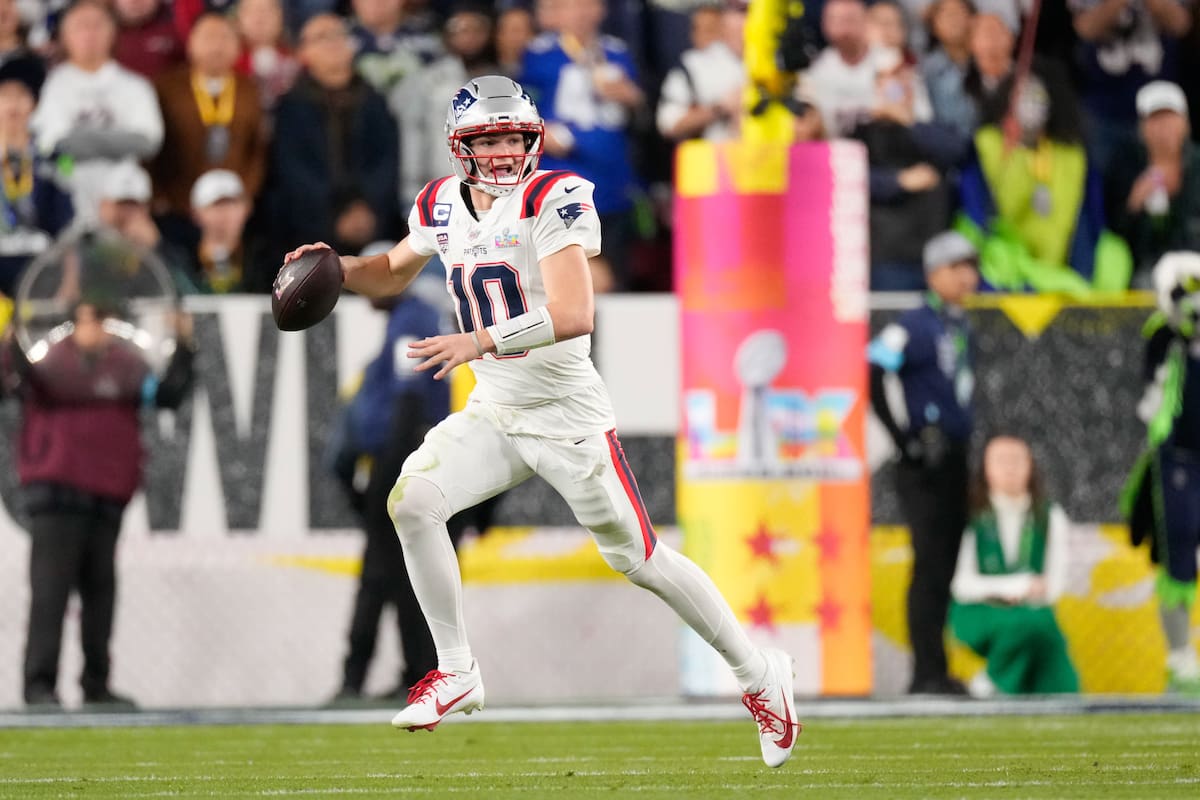 El mariscal de campo de los New England Patriots, Drake Maye, se lanza durante la segunda mitad del partido de fútbol americano Super Bowl 60 de la NFL contra los Seattle Seahawks. //Foto, AP:
Mark J. Terrill