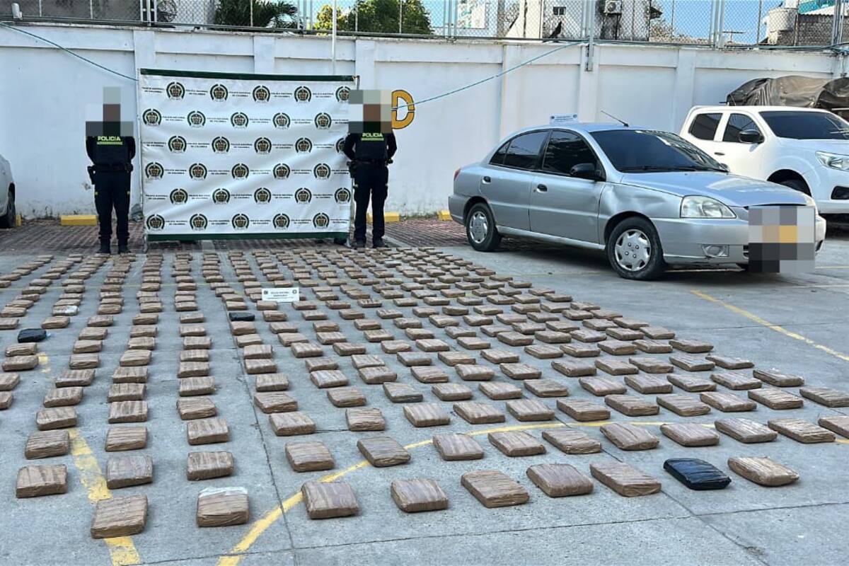 Carro abandonado frente a un colegio en Escallón Villa escondía 188 kilos de droga