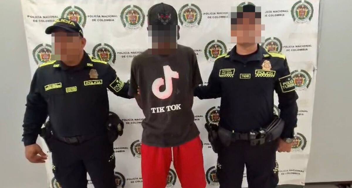 Uno de los tres detenidos por uniformados de la Policía de Cartagena. //Foto suministrada.