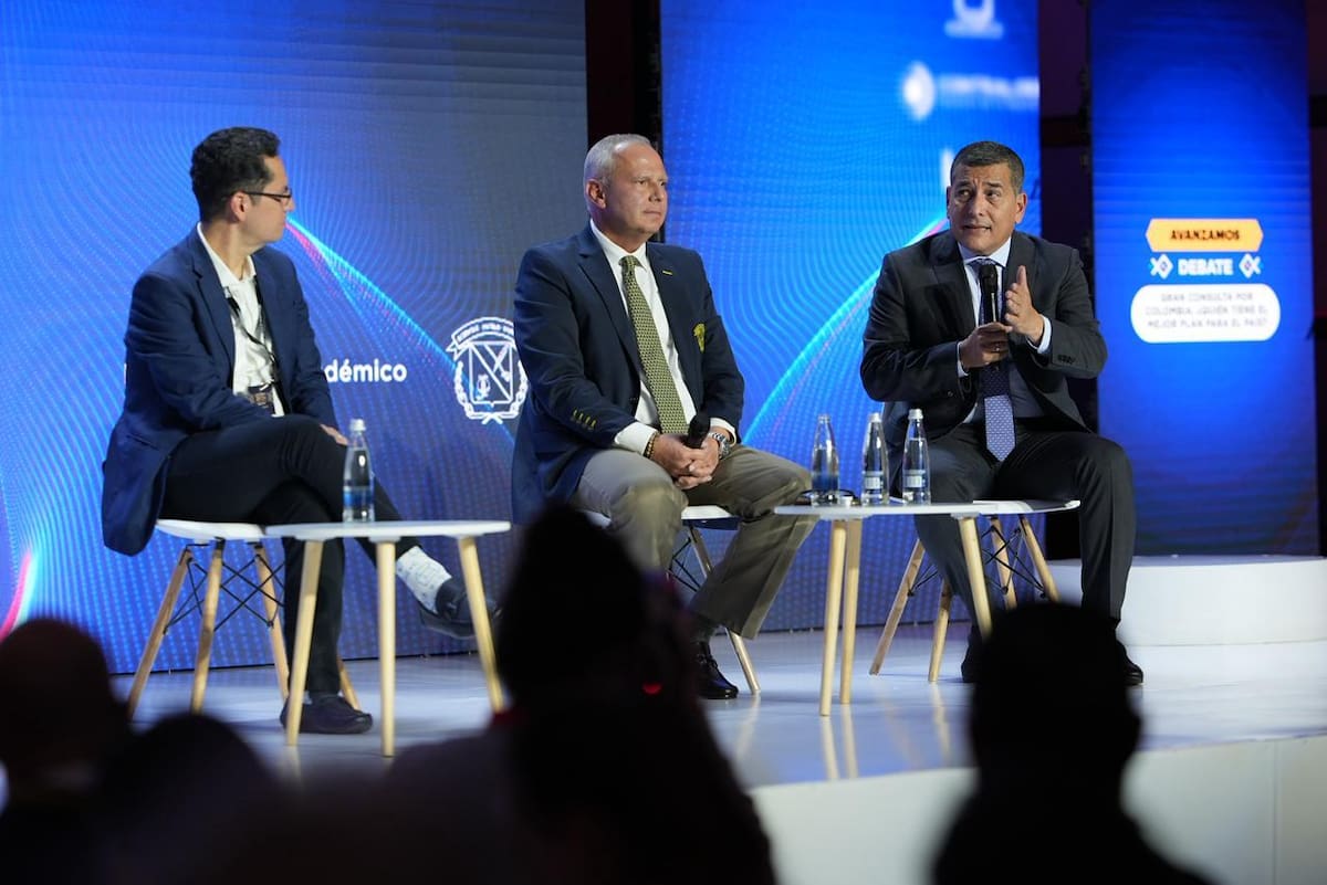 Alcalde Dumek Turbay participó en Foro Nacional. // Foto: cortesía - Alcaldía de Cartagena.