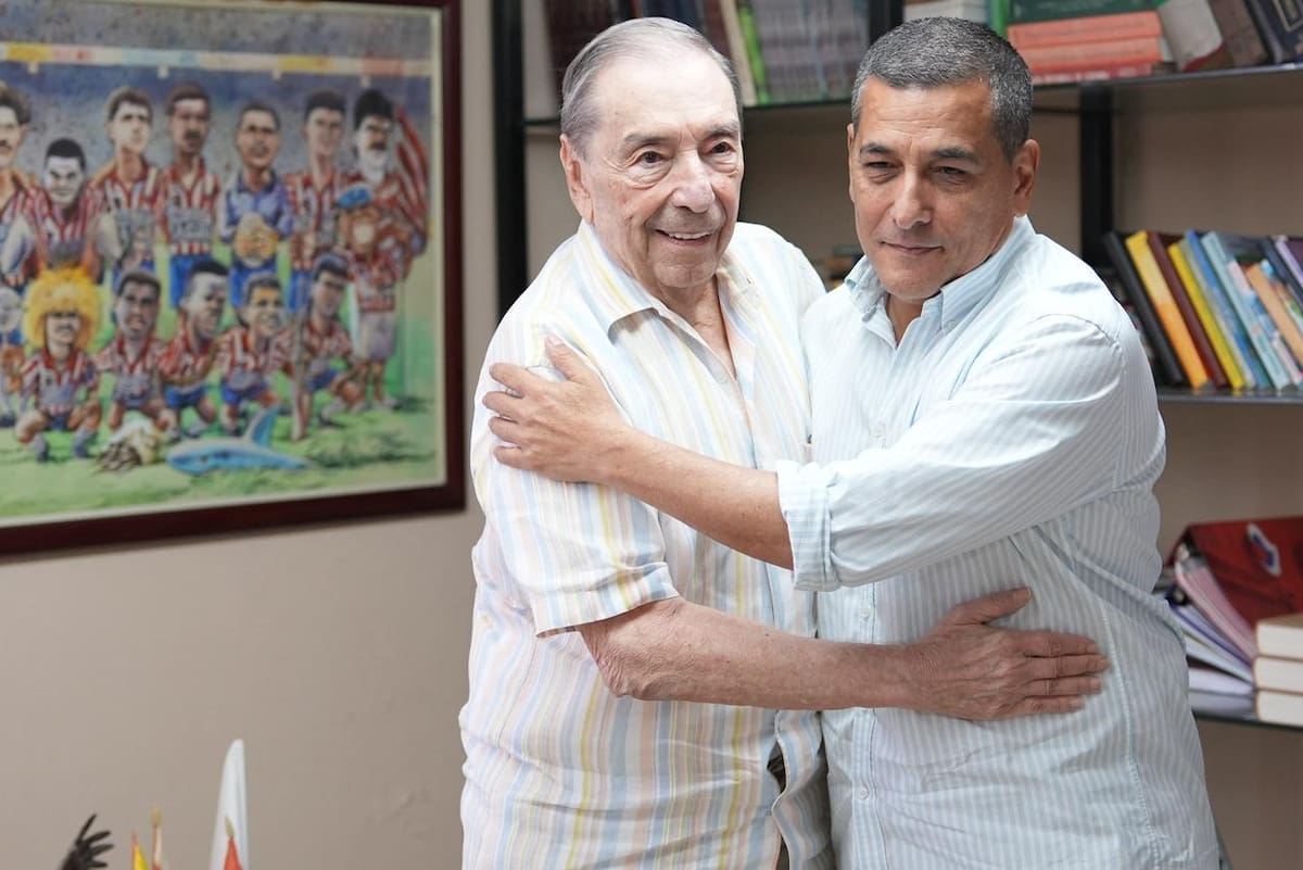 Alcalde Dumek Turbay anuncia obras para el estadio Jaime Morón y recibir a Junior de Barranquilla. / Foto: cortesía - Alcaldía de Cartagena.
