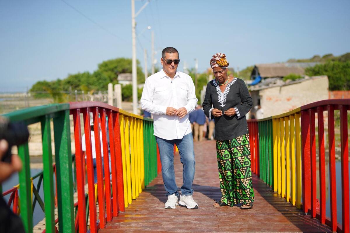 Dumek Cumple promesa de campaña: reconstrucción del puente peatonal del sector Villa Gloria, en La Boquilla. // cortesía - Alcaldía de Cartagena.