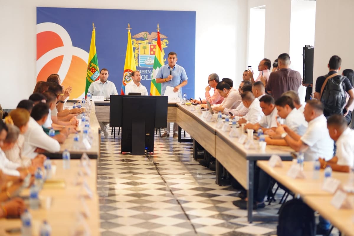 “¿Expertos en qué?”: Dumek Turbay arremete contra la CREG por la energía