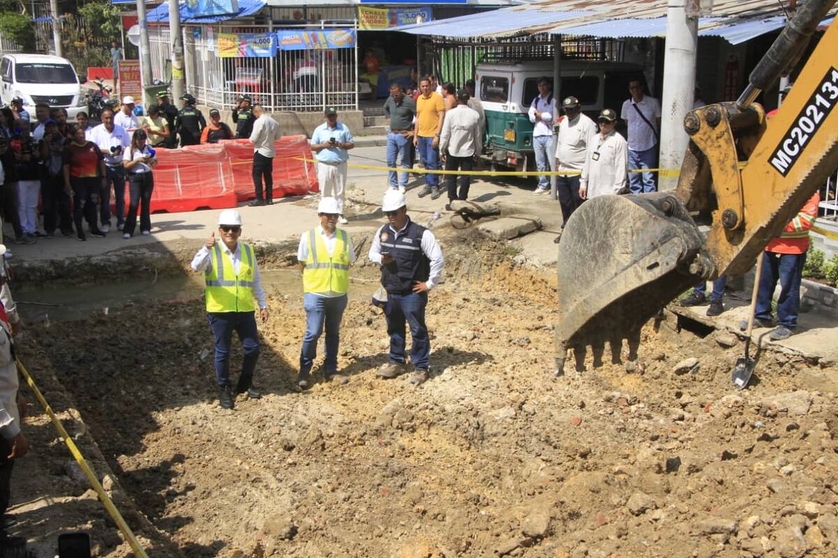 Dumek Turbay inicia obras en El Pozón: calle de acceso al Colegio Camilo Torres
