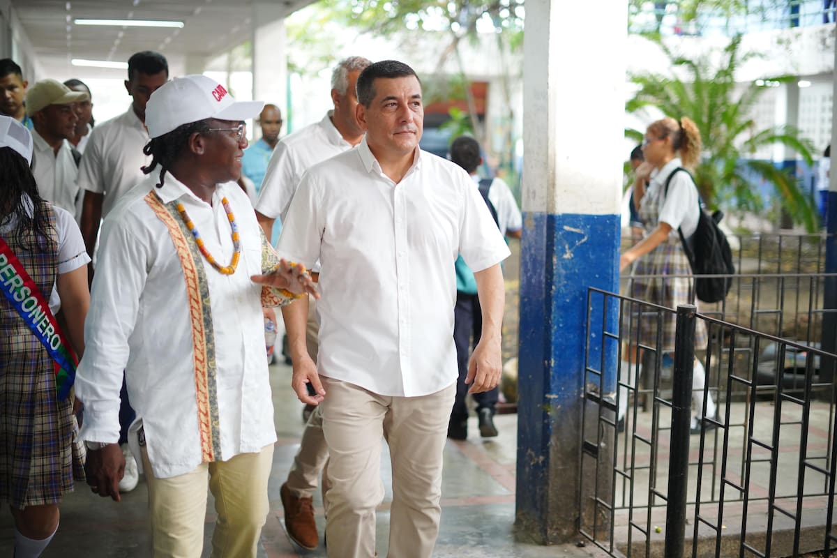 Alcalde Dumek Turbay invertirá recursos para obras en sedes de la I.E Antonia Santos