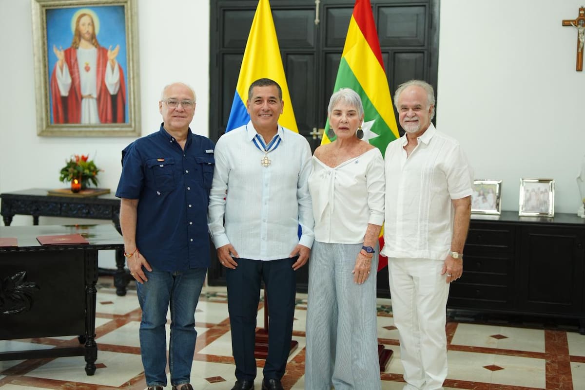 Dumek Turbay recibió la Orden al Mérito Civil Mercurio, importante reconocimiento otorgado por el Cuerpo Consular de Cartagena. // Foto: cortesía