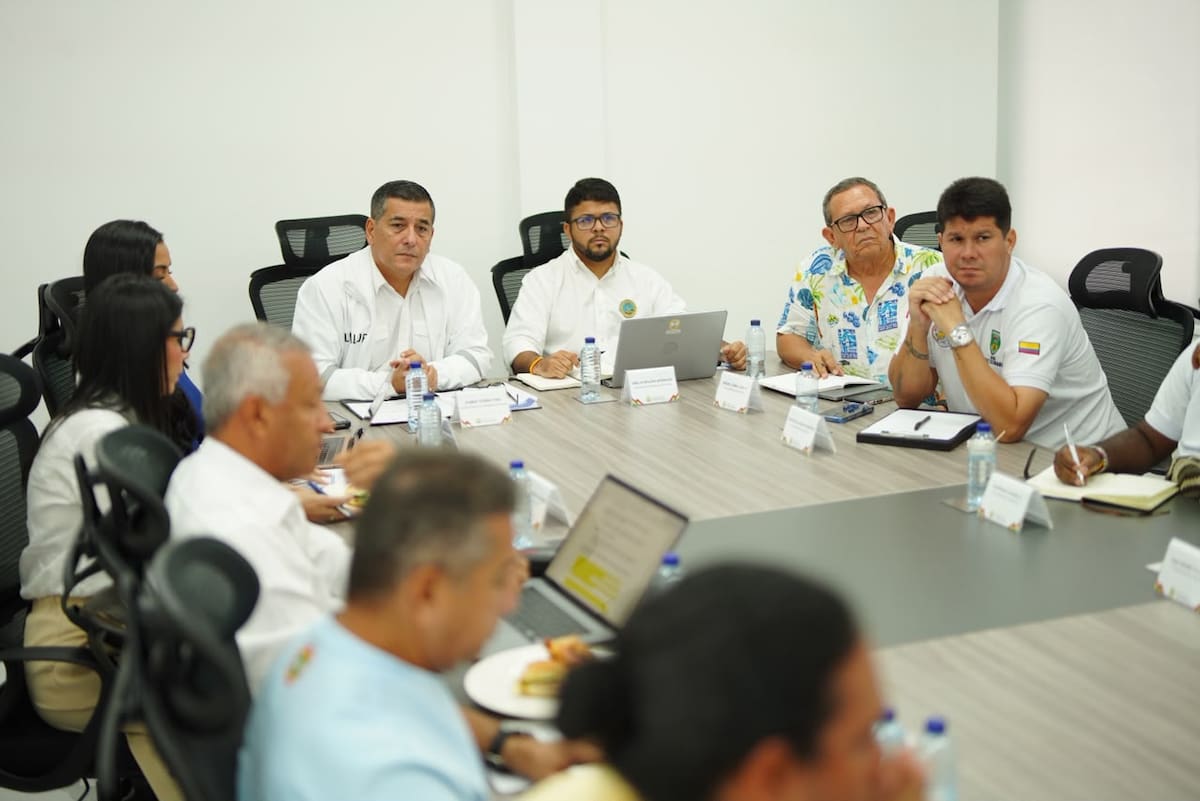 Dumek Turbay se reunió con representantes vecinales y miembros de la Junta de Acción Comunal de Getsemaní. // Foto: cortesía - Alcaldía de Cartagena