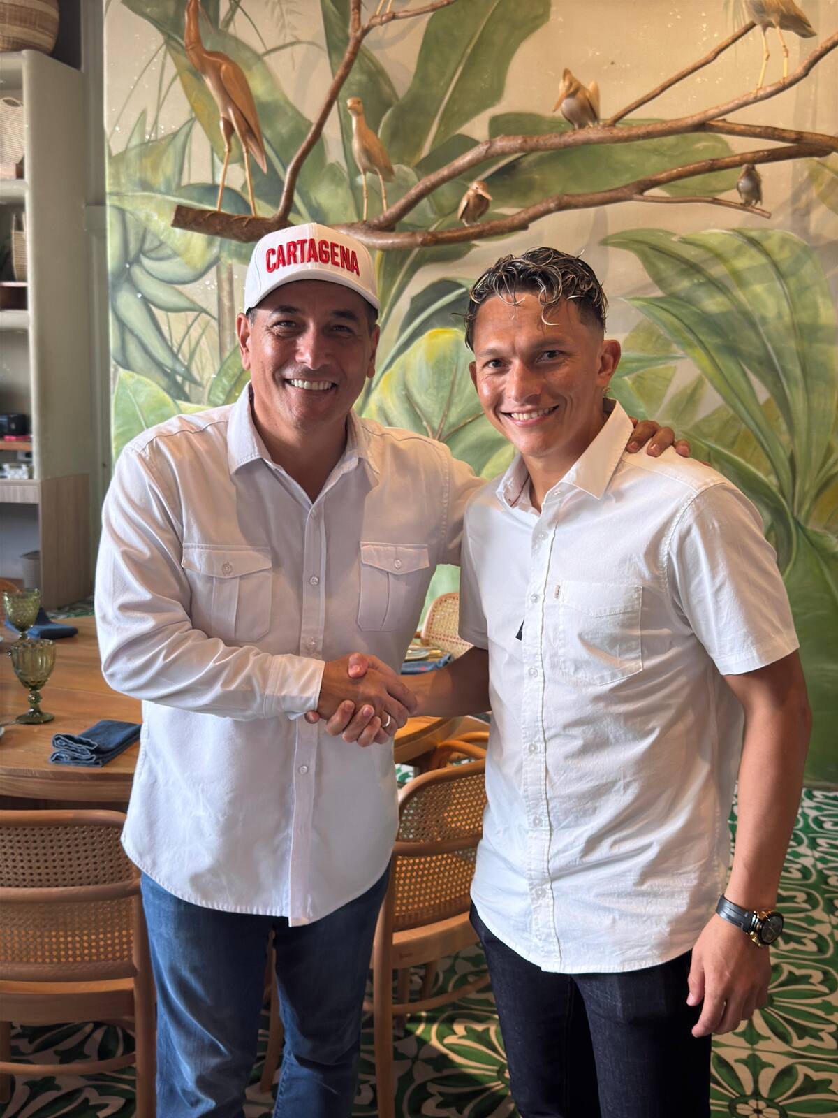 El alcalde de Cartagena, Dumek Turbay, acaba de sellar la continuidad de Wilfrido De la Rosa con el Real Cartagena. El extremo tuvo un gran desempeño en el segundo semestre. //Cortesía