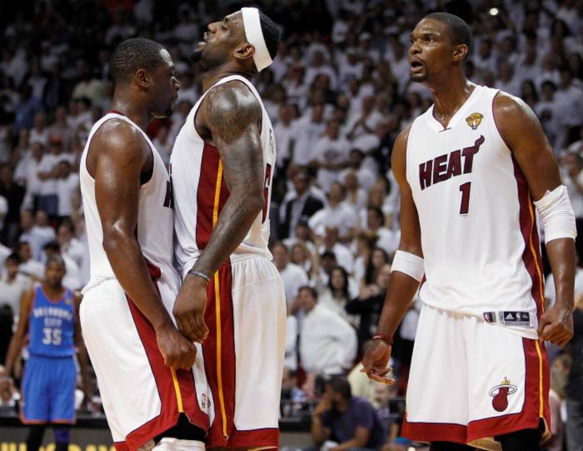 Miami Heat está a una sola victoria de coronarse en la NBA tras vencer el martes 104-98 al Thunder de Oklahoma City . AP Lynne Sladky