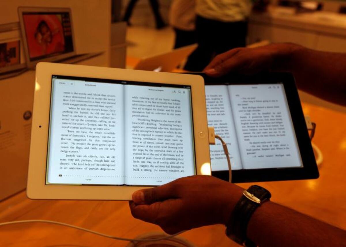 En la tienda en la web abierta por Apple con el lanzamiento del iPad, los títulos se ofrecían en general a 12,99 o 14,99 dólares, y los editores alinearon los precios en las otras tiendas minoristas, entre ellos Amazon, logrando renegociar sus contratos. AFP