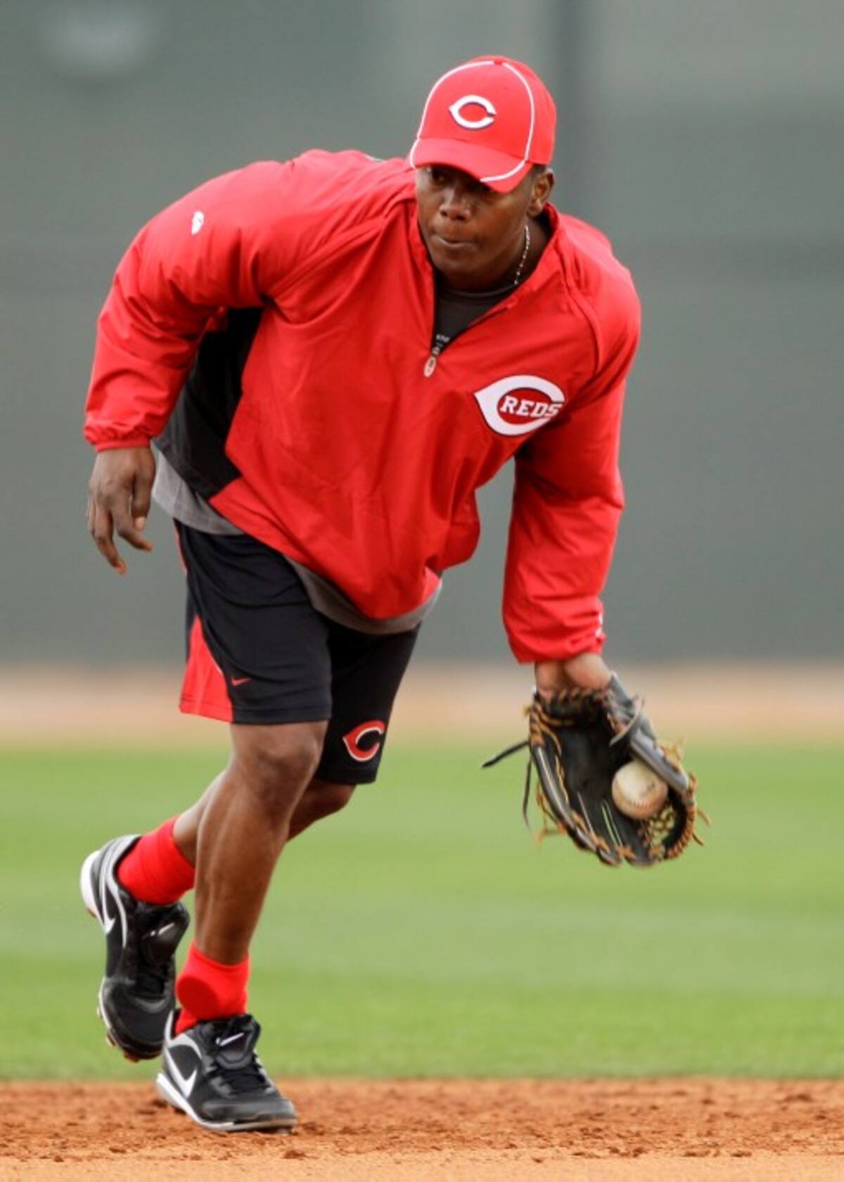 Édgar Rentería jugará como campocorto con los Rojos de Cincinnati., en la temporada 2011, que se inicia hoy. AP