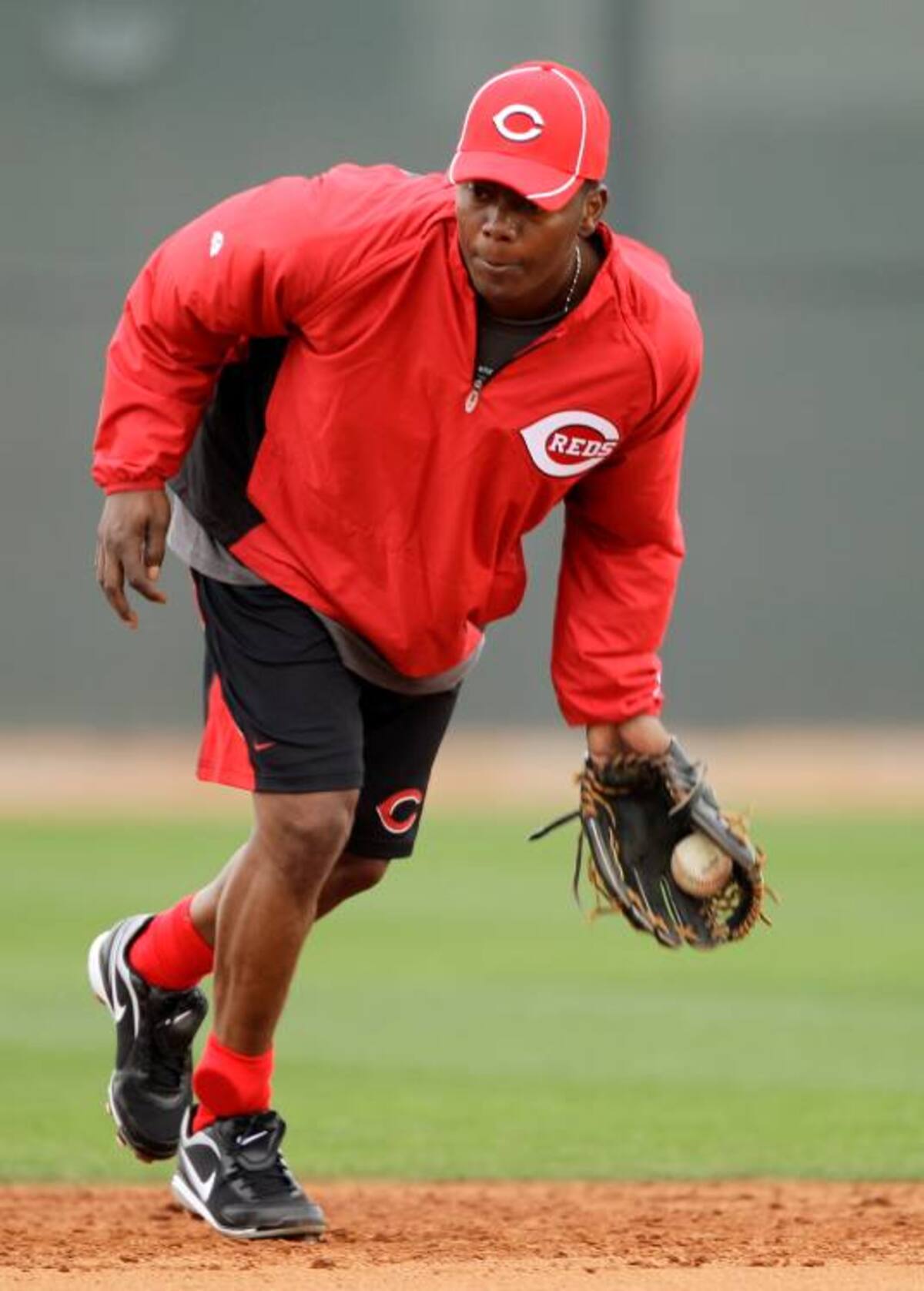 Édgar Rentería entrena en el estadio Tomás Arrieta para eatar ready. Quiere jugar esta temporada. AP