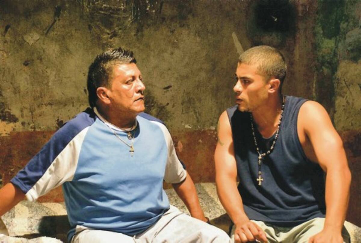 Juan David Restrepo (derecha), dialoga con Edgardo Román