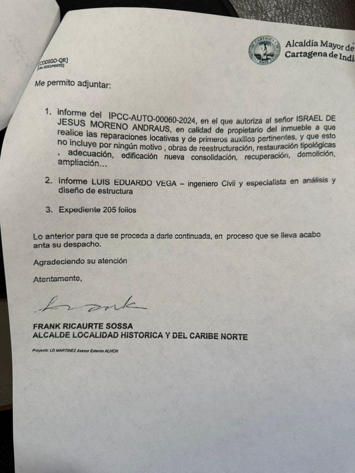 La defensa del propietario del Edificio El Centavo Menos, compartió la respuesta de la Alcaldía de la Localidad Histórica y del Caribe Norte de Cartagena - 1, sobre el estado del inmueble, con fecha de agosto de 2024. // Foto: Cortesía.
