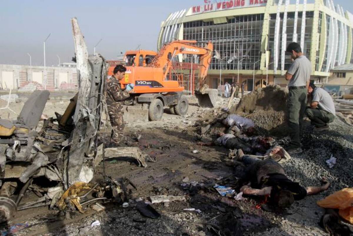 Una extremista islámica suicida mató a 12 personas este martes haciendo estallar una bomba en Kabul. AP Ahmad Jamshid