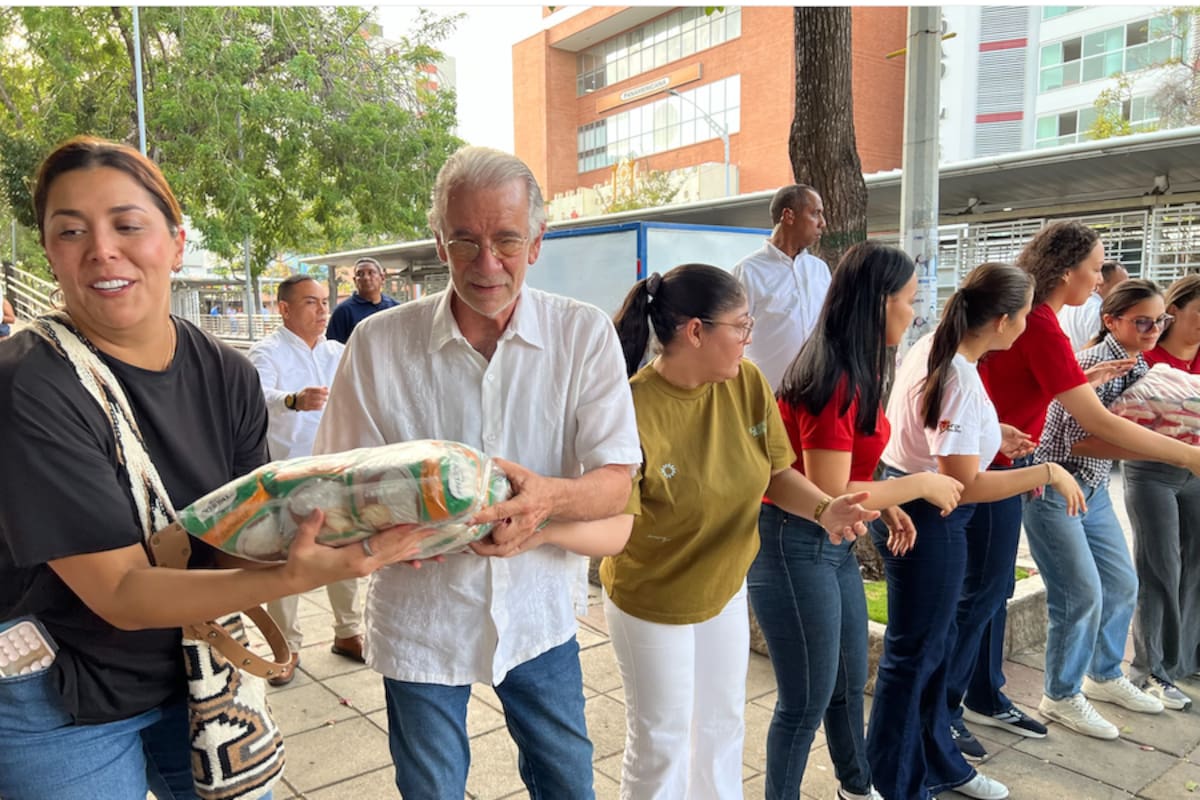 Verano propone a empresarios reconstruir el colegio donde fue el epicentro del terremoto