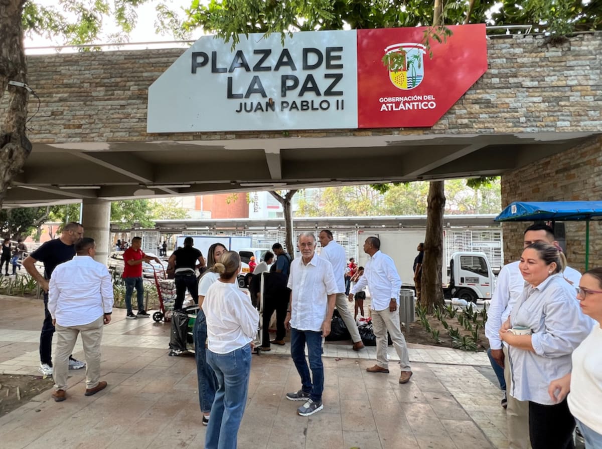 El centro de acopio de la Gobernación del Atlántico para recoger ayudas para los damnificados por el terremoto en el Chocó fue visitado por Eduardo Verano De la Rosa.//Cortesía Gobernación del Atlántico.