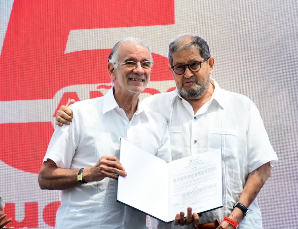 Angelino Garzón, exvicepresidente de Colombia, respaldó al gobernador Eduardo Verano en la convocatoria al Gran Referendo por las Regiones de 2027.//Cortesía. Gobernación del Atlántico.