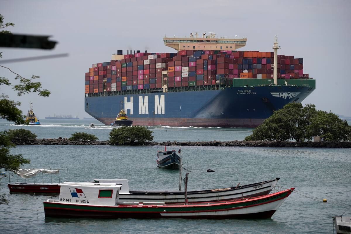EE.UU. asegura que sus barcos ya no pagarán tarifas en el Canal de Panamá.
