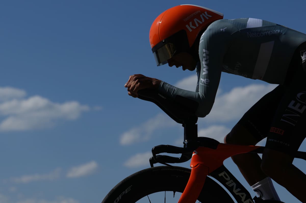 El colombiano Egan Bernal durante la decimosexta etapa de la carrera ciclista del Tour de Francia. //Foto, AP: Thibault Camus