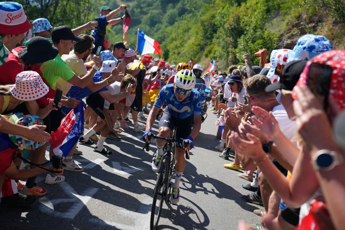 Video: el brutal choque de Einer Rubio contra un coche en el Tour de Francia; le tomaron 20 puntos