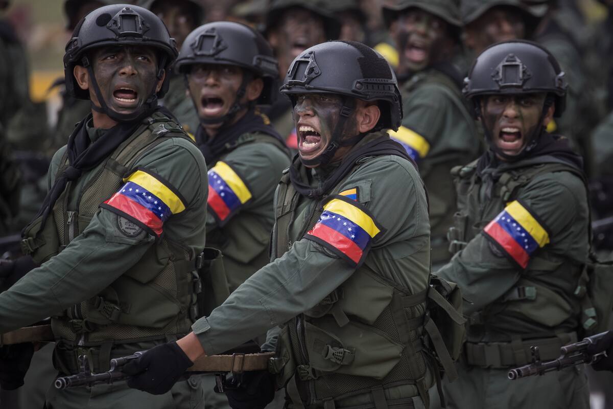 Miembros de la Fuerza Armada Nacional Bolivariana (FANB).// Foto: EFE - Miguel Gutiérrez.
