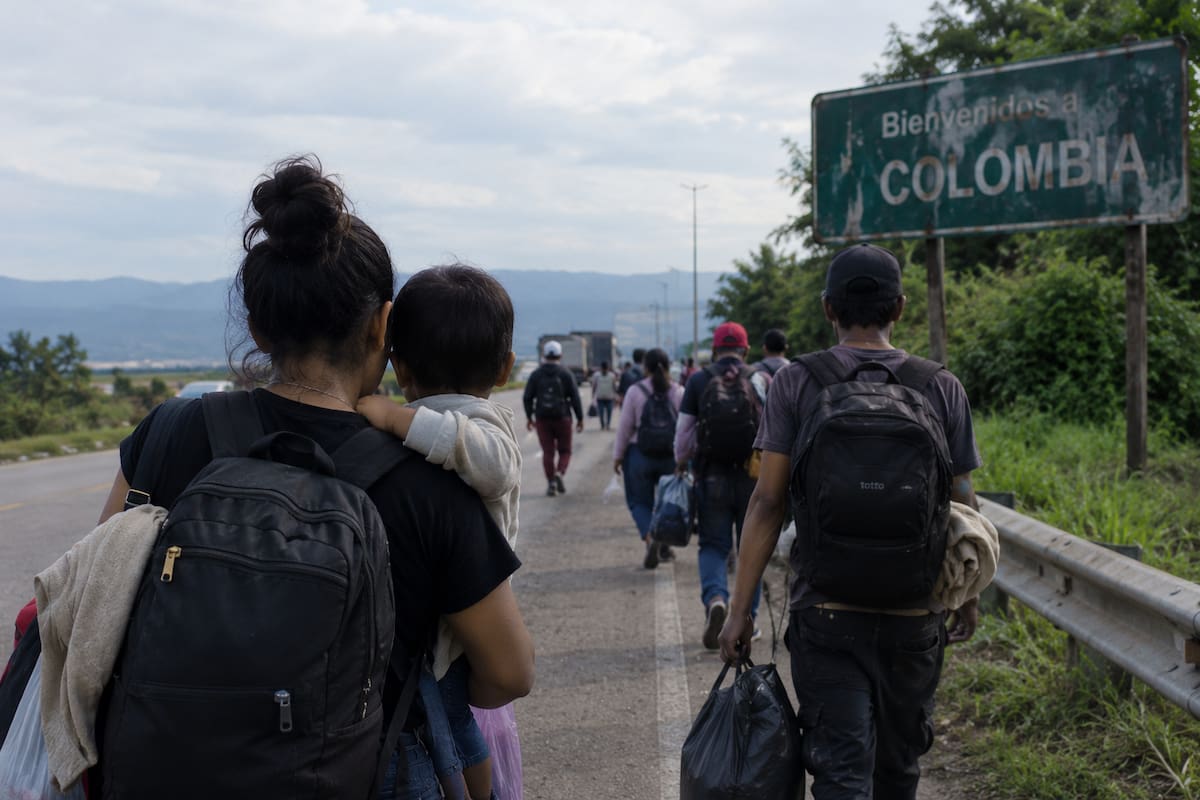 El 21 % de los migrantes irregulares en Colombia son niños y adolescentes