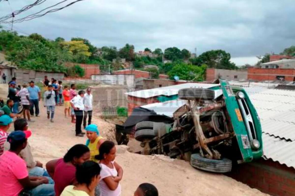Vecinos de área donde cayó volqueta en La María piden muro de contención