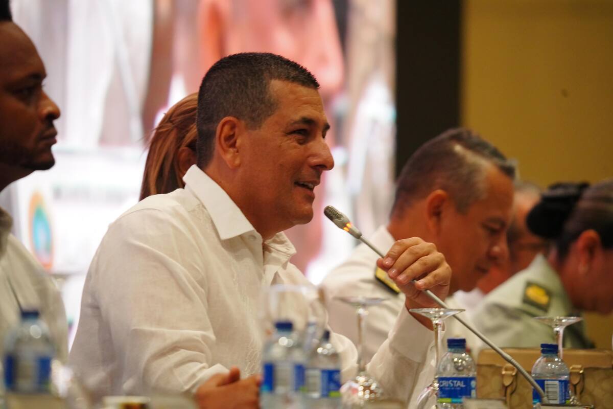 El alcalde Dumek dio inicio a la sesión con unas breves palabras.// Foto: cortesía.