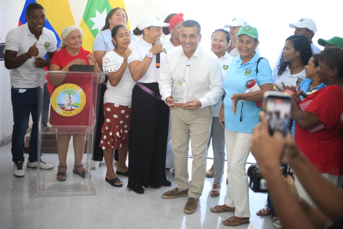 El alcalde Dumek Turbay acompañó el inicio de las operaciones del Hospital de Nelson Mandela. // Foto: Óscar Díaz Acosta